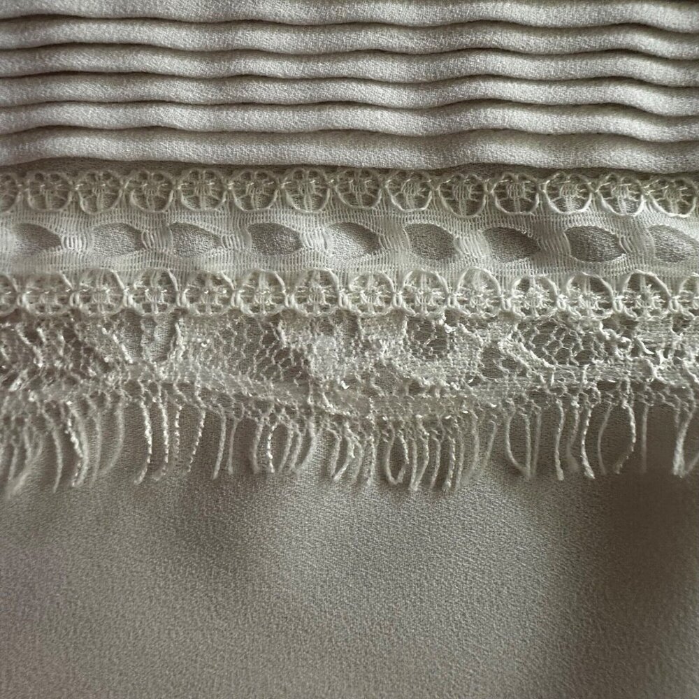 Sleeveless Blouse Womens‎ Cream Pintuck Lace Trim Pleated V-Neck High-Low Top - Picture 11 of 16